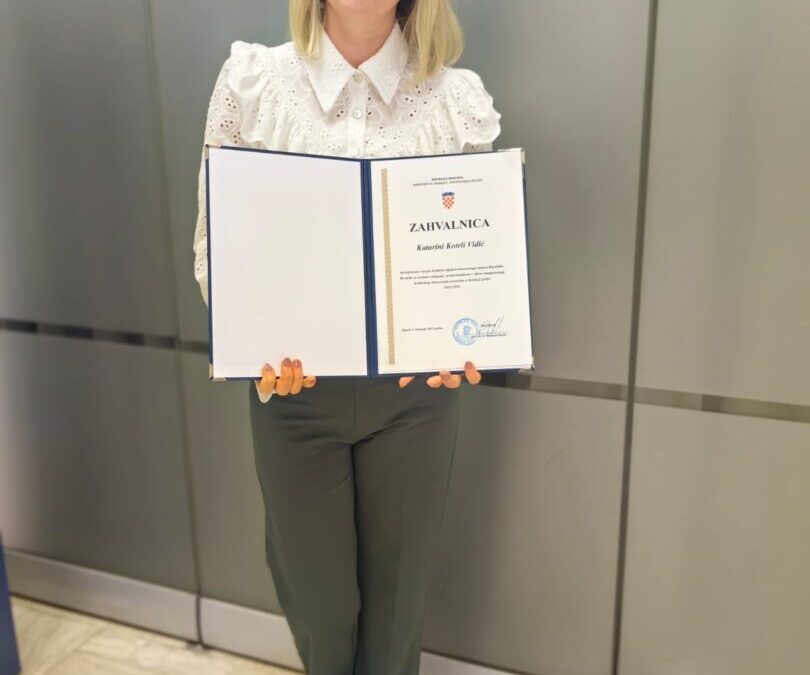 Prigodom Dana učitelja nagrađeno 522 učitelja i nastavnika. Među nagrađenima i naša profesorica!