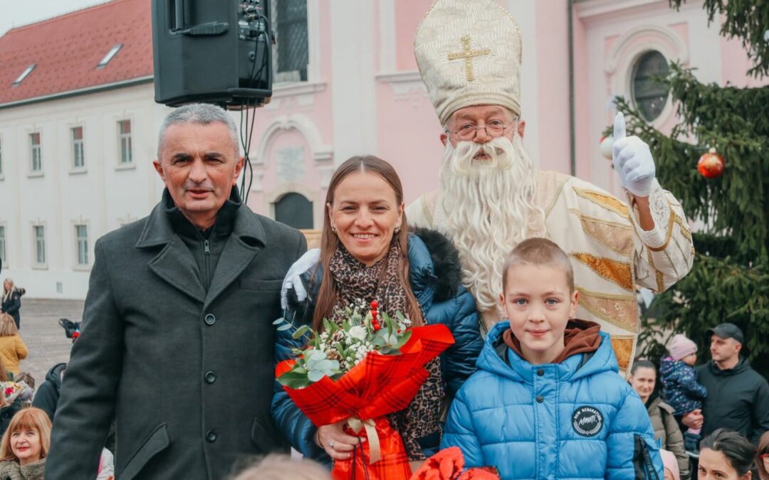 Veseli doček svetog Nikole ispunio požeški Trg svete Terezije Avilske