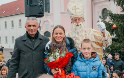Veseli doček svetog Nikole ispunio požeški Trg svete Terezije Avilske