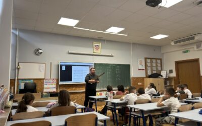 U sklopu projekta “Cesarić u Cesariću” održana radionica u 1. a o instrumentima bisernici i samici